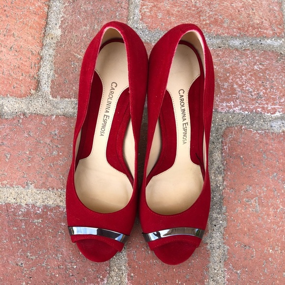 CAROLINNA ESPINOSA heals - Picture 1 of 4